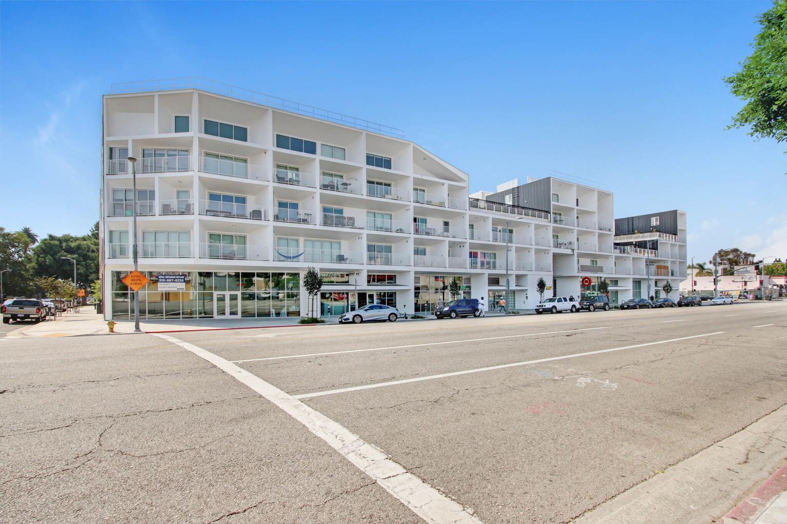 11800 Santa Monica Blvd